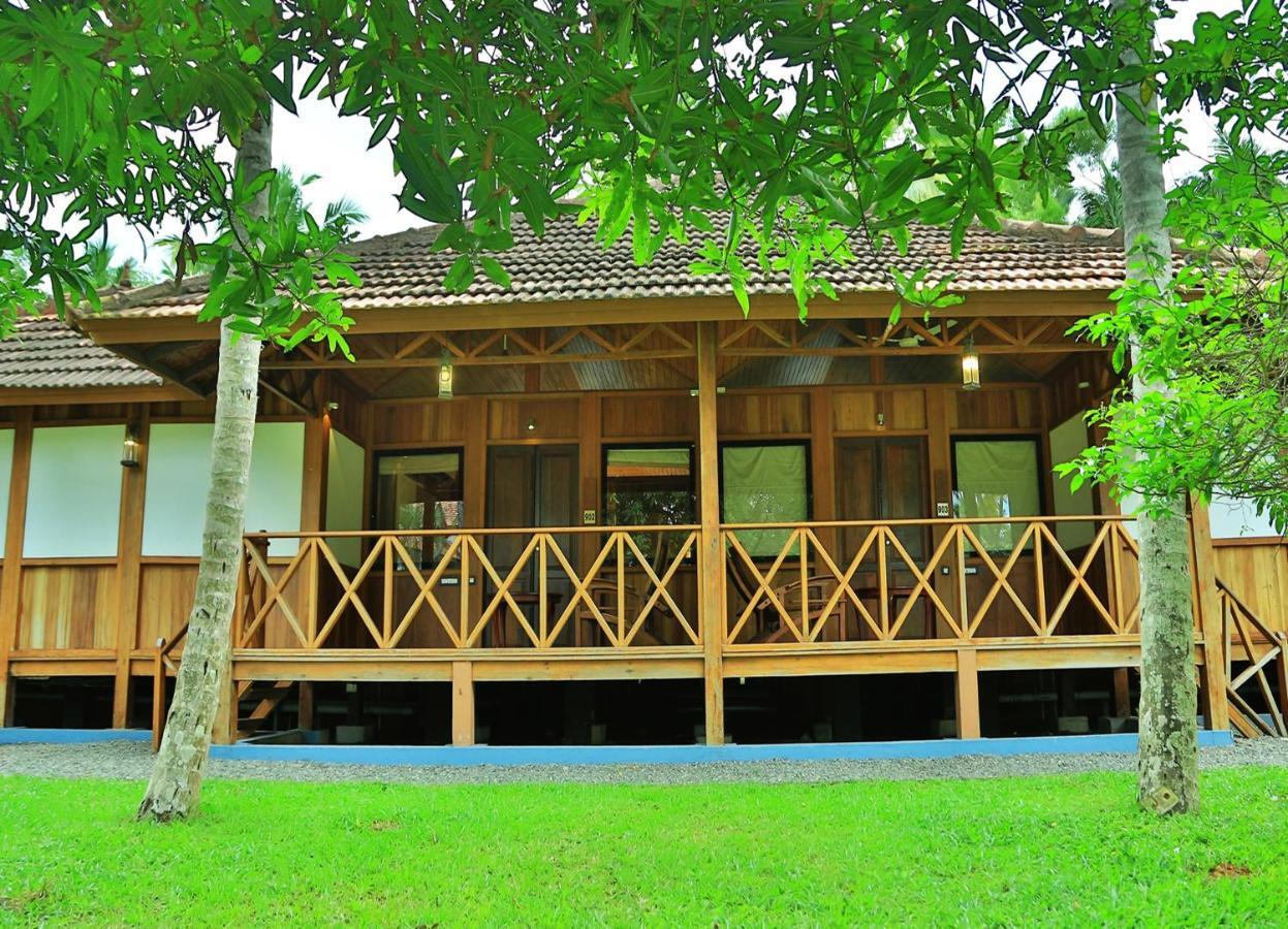 Estuary Sarovar Premiere Poovar Island Eksteriør bilde